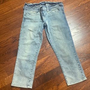 Guess stretch cropped jeans. Women’s size 28. Low waist.  Like new